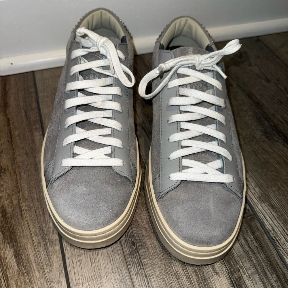 P448 Women’s Low Tops Size 7 (37) EUC - Picture 1 of 7